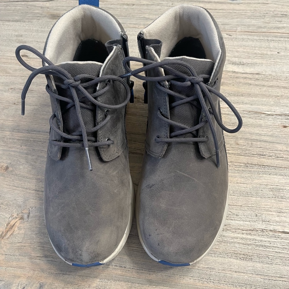Boys Size 4 Ugg Boots